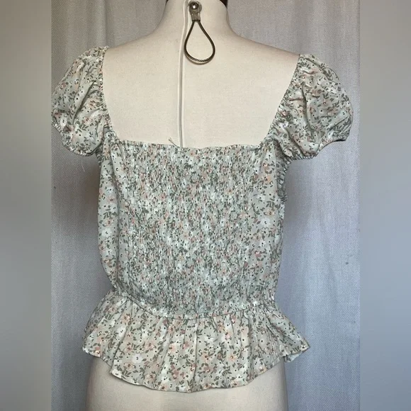 NWT E&M dainty floral top - Picture 2 of 5